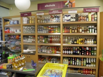 regál pro domácí zvířata s bezpečným povrchem