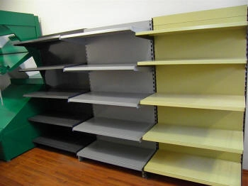 obchodní regál pro tradiční produkty s etnickým designem